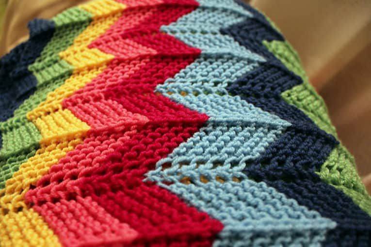 Zig Zag Knitted Blanket Free Pattern | The WHOot | Blanket knitting